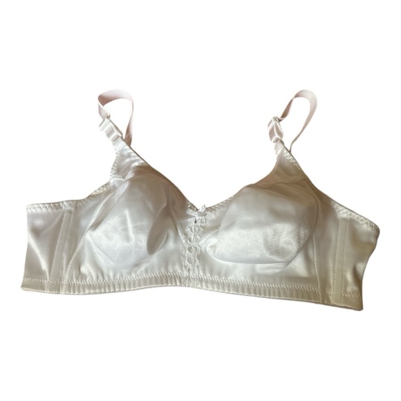 Bali Double Support Wirefree Bra DF3820 White 38B | Wireless Comfort - Picture 3 of 7
